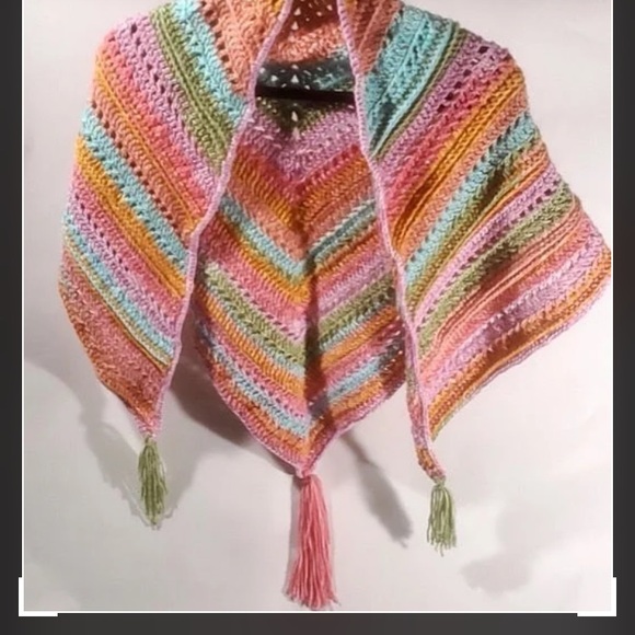 Handmade Shawl 🌹 - Picture 3 of 3